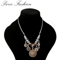 Collier en émail et perle de verre